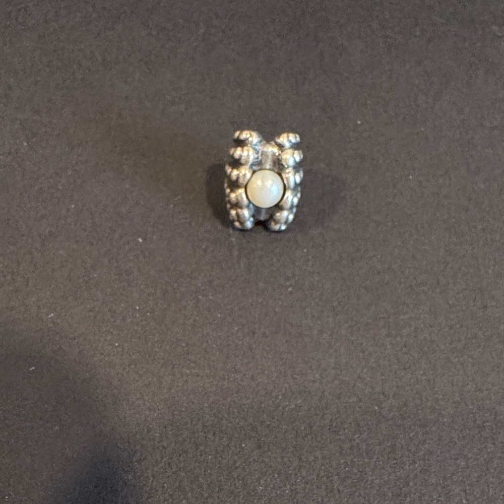 Pandora Silver Clamshell with Pearl charm for bracelet